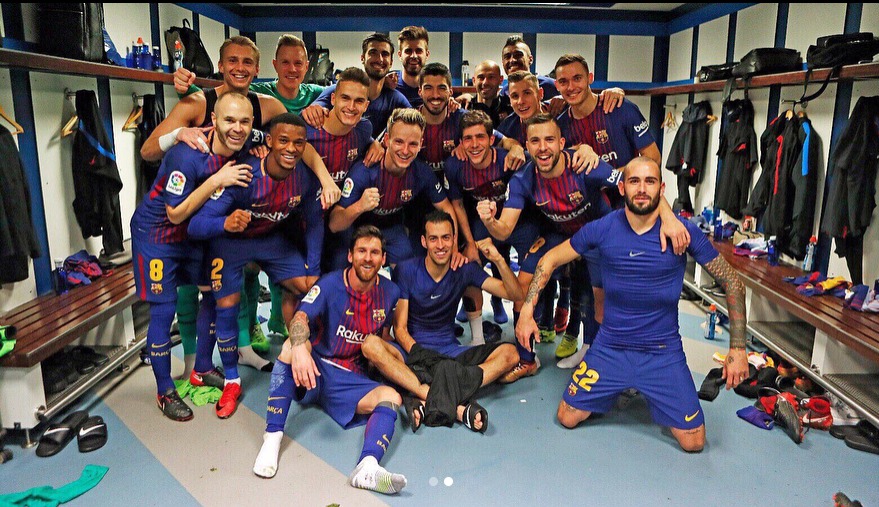 Aleix Vidal se retrata tras ganar El Clásico: imita a Cristiano en el vestuario