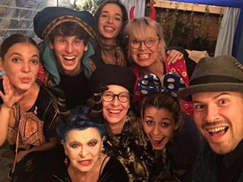 Los Bosé disfrazados recordando a Bimba.