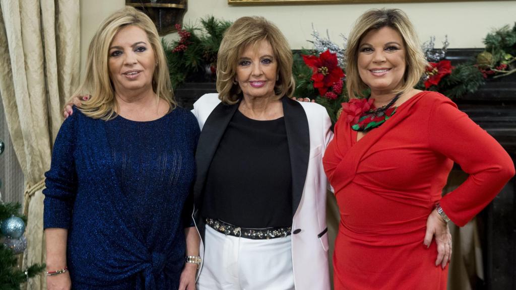 Carmen Borrego junto a su hermana y su madre.