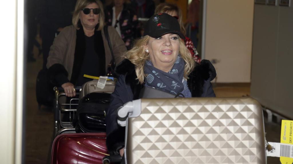 Carmen Borrego marchándose a Nueva York para el programa.