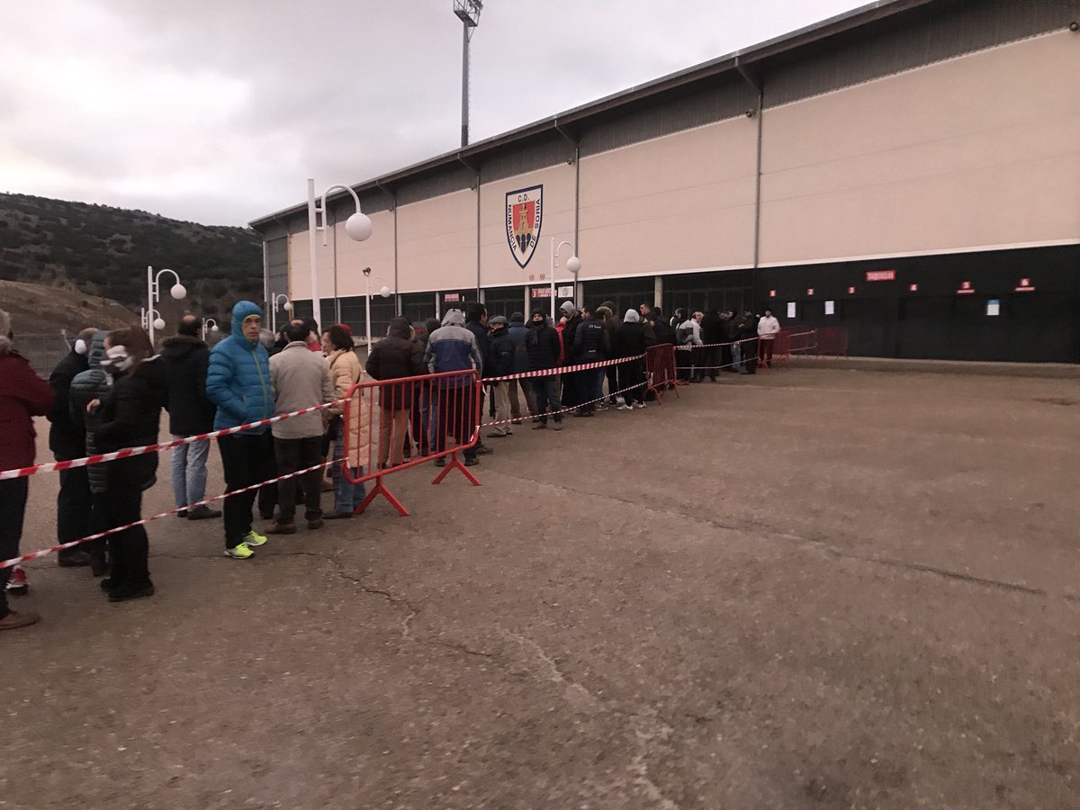 Locura en Los Pajaritos para ver al Real Madrid