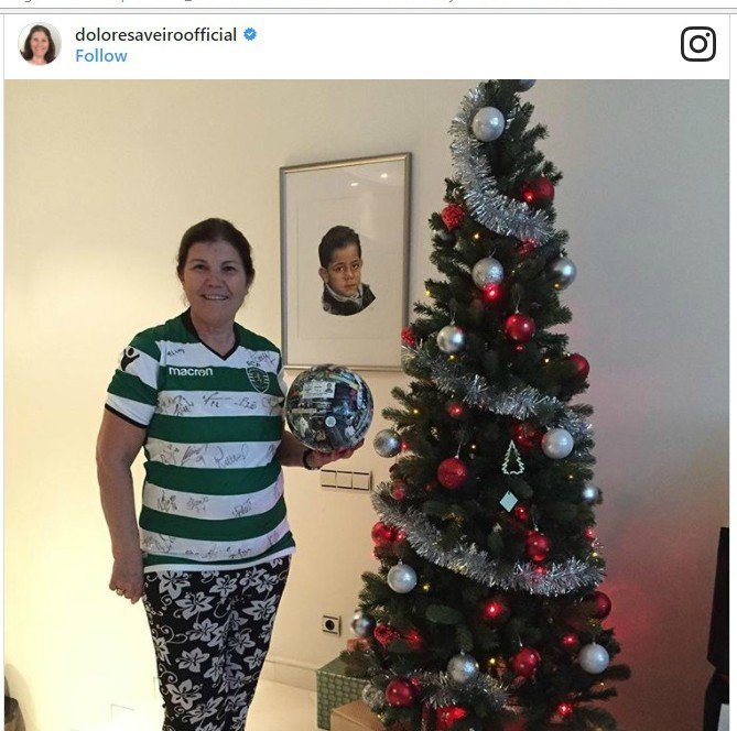 La madre de Cristiano Ronaldo presume de colores... ¡y no son los del Real Madrid!