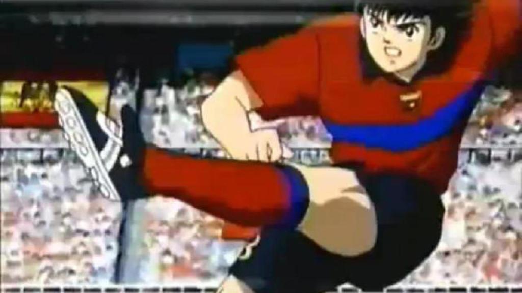 Oliver Atom juega en Catalunya y en el campo hay banderas preconstitucionales.