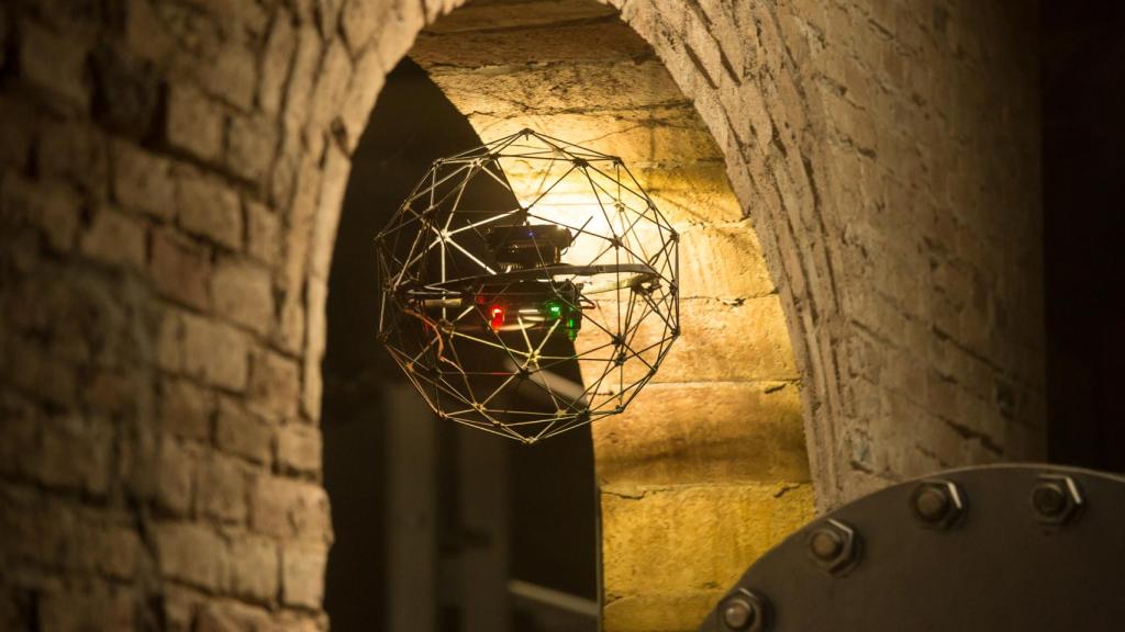 Estos drones pueden introducirse en espacios confinados.