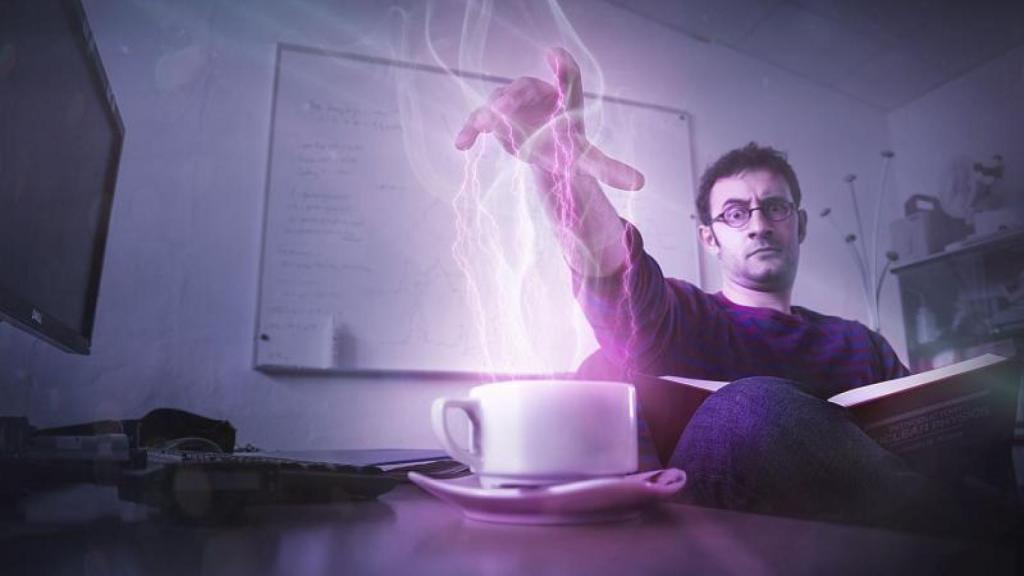 El físico del CERN Valerio Rossetti calienta su café con la Fuerza.