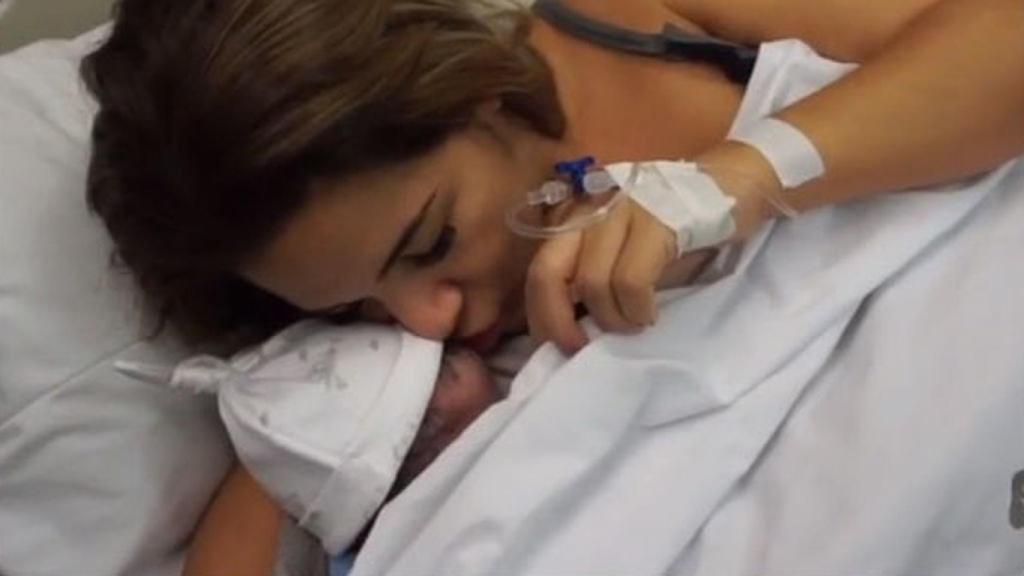 Tamara Gorro junto a su hijo Antonio.