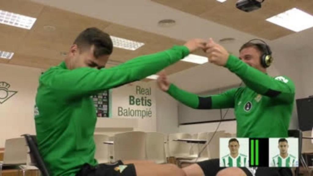 Joaquín junto a Sergio León en un concurso del Betis