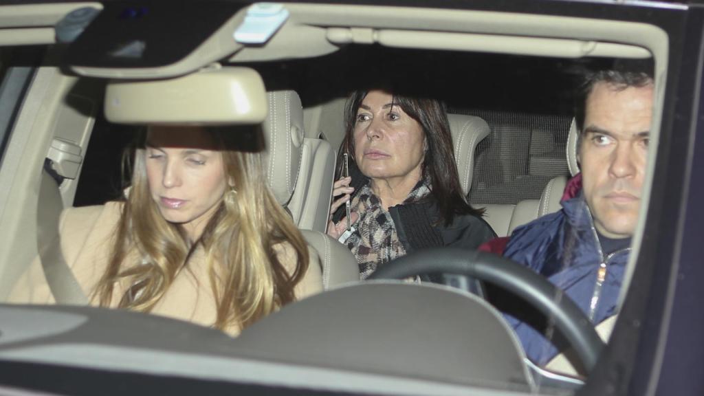 Carmen M. Bordiú junto a Margarita Vargas y Luis Alfonso.