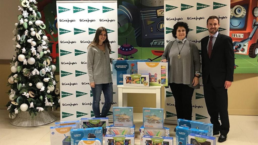 Entrega juguetes ECI - Cruz Roja