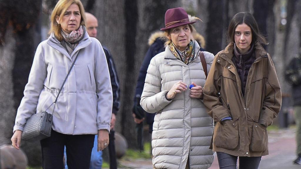 Las infantas Cristina y Elena con Victoria Federica.