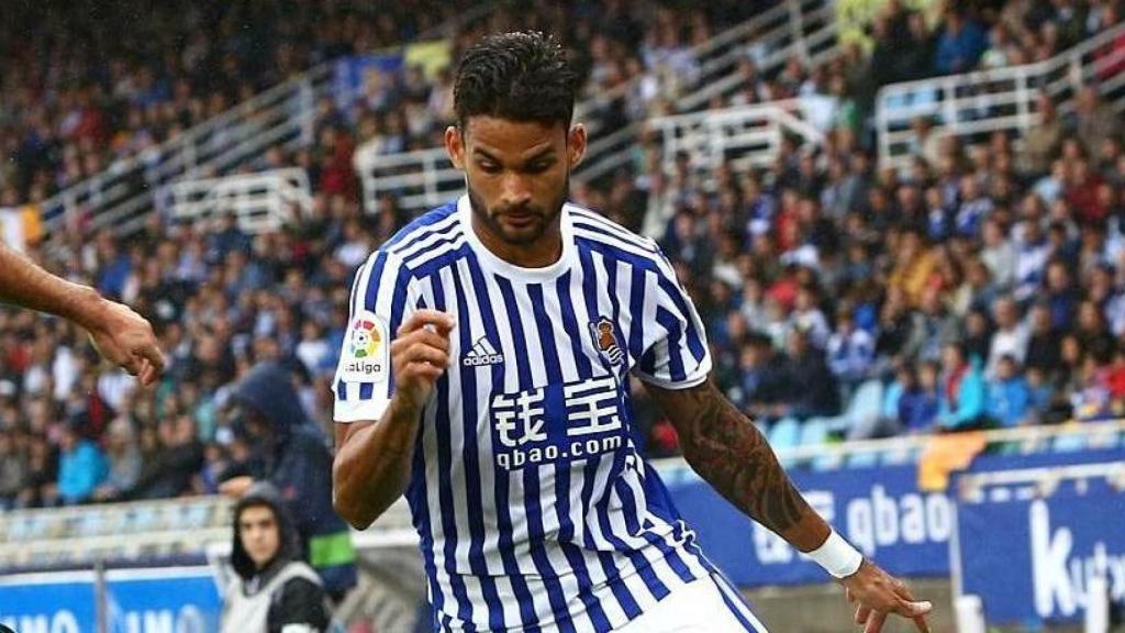 William José con el balón. Foto: realsociedad.eus