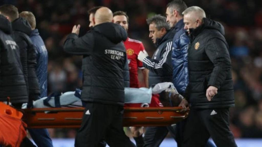 Lukaku, retirado en camilla. Foto: Twitter (@chirichampions).