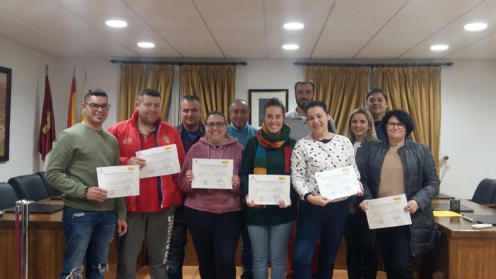 Los participantes han recibido sus diplomas.