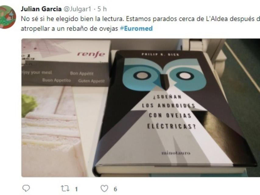 Este tuitero leía un libro sobre ovejas cuando se produjo el siniestro