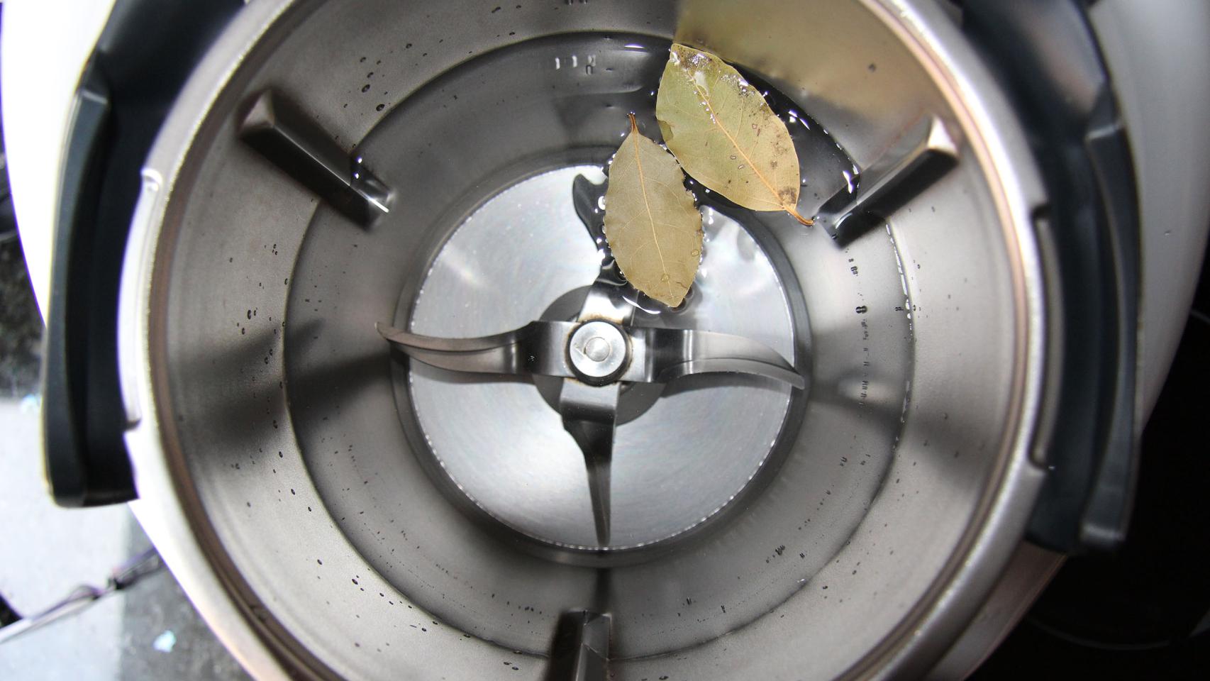 CHUPITOS DE PULPO A LA PLANCHA CON EMULSION DE PATATA ACEITE DE PIMENTON TMX 01