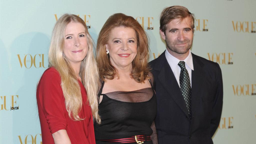 Mariluz Barreiros junto a sus hijos.