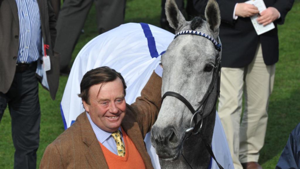 Simonsig con su entrenador Nicky Henderson.