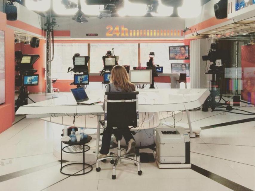 Lara Siscar, durante un día de trabajo en RTVE.