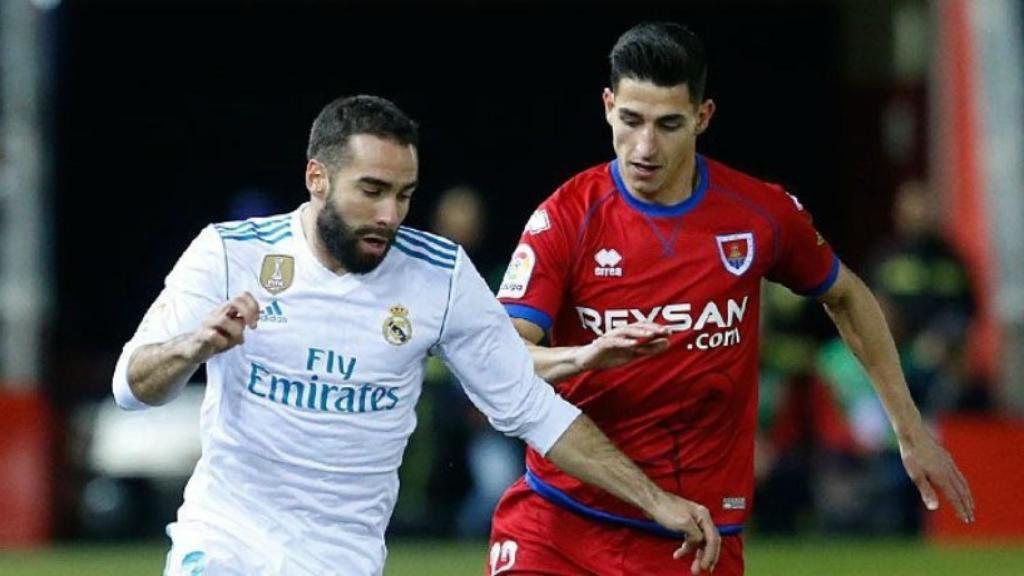 Carvajal, junto a un jugador del Numancia