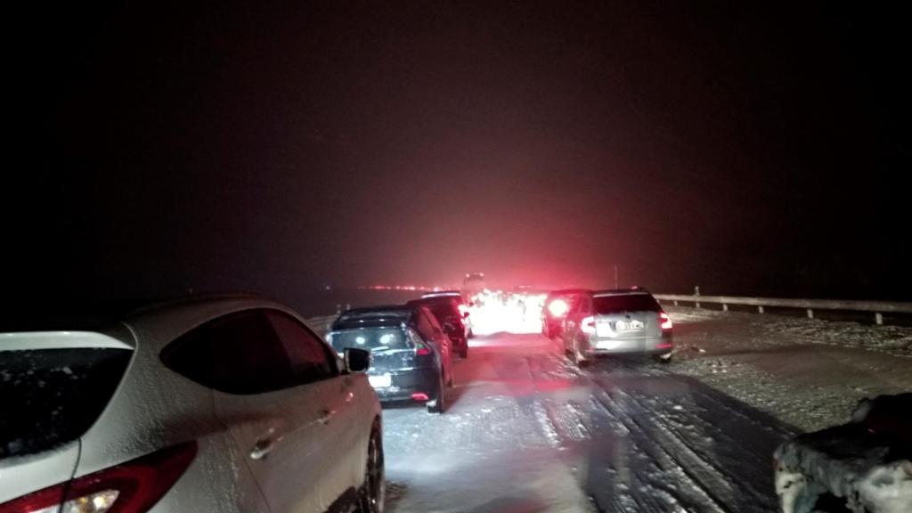 Algunos conductores y ocupantes de coches se quedaron sin gasolina o sin batería