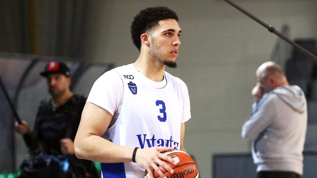 LiAngelo Ball en un entrenamiento con el Vytautas lituano.