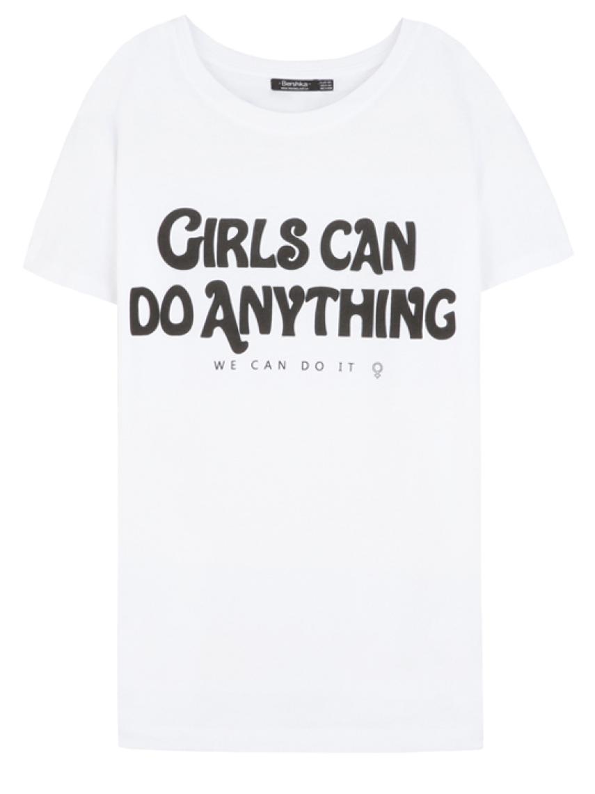 Bershka sacó varios modelos de camisetas feministas.