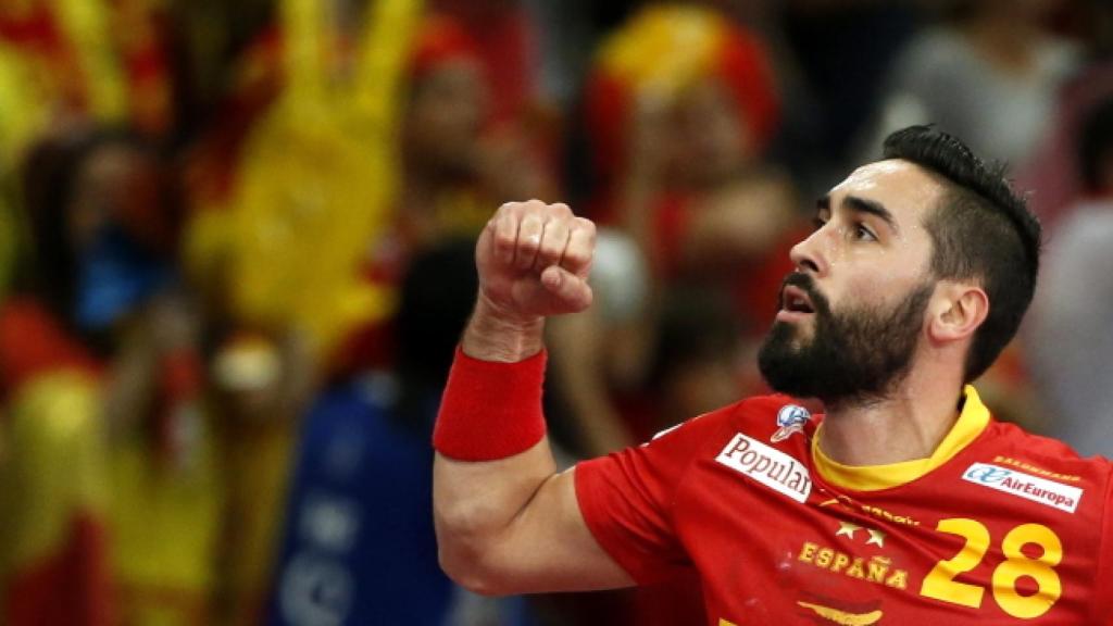 Valero Rivera hijo celebra un tanto.