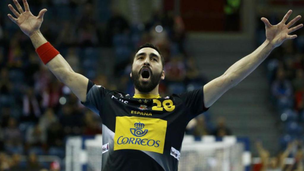 Valero Rivera hijo celebra un tanto.