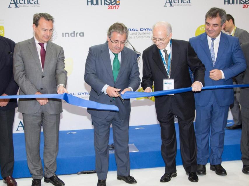 Cortina, en una inauguración con el actual ministro de Interior, Zoido.