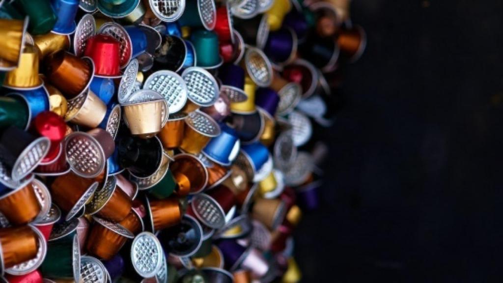 Cápsulas de Nespresso en un punto de reciclaje.