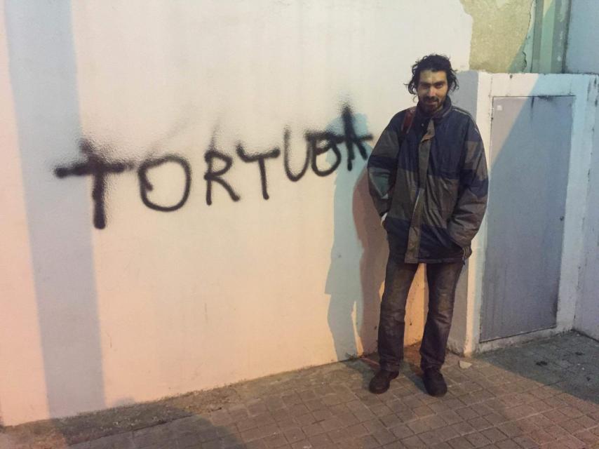 Billy tiene 41 años y se inyecta desde hace 4. Antes era jardinero. Ahora vive en la calle