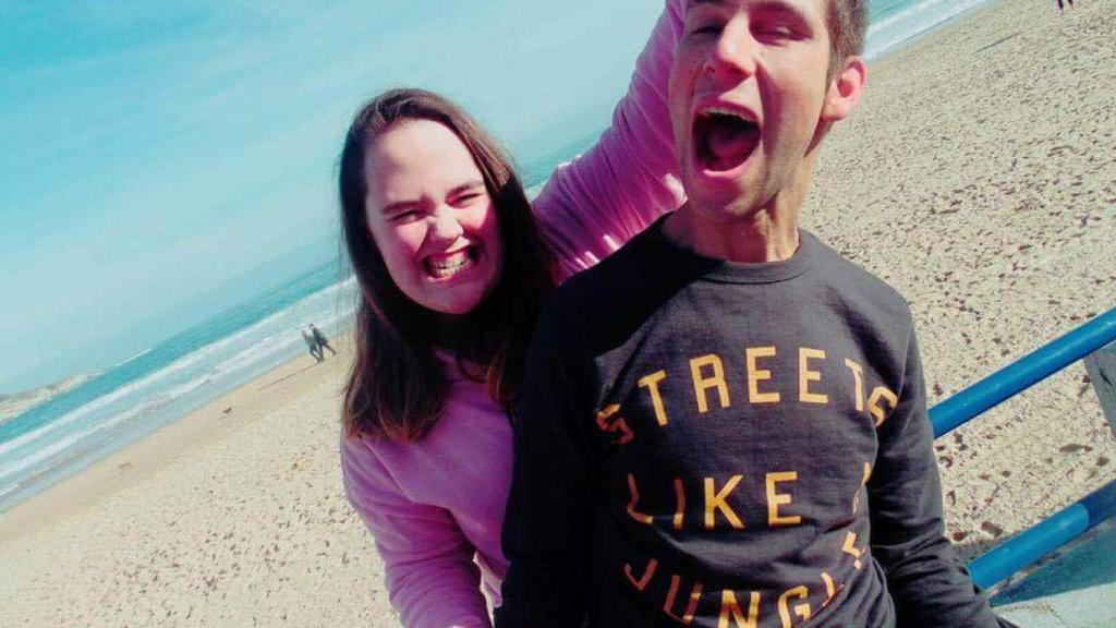 La pareja fallecida, en la playa