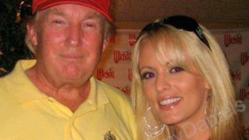 Imagen junto a Donald Trump, adquirida de su MySpace.