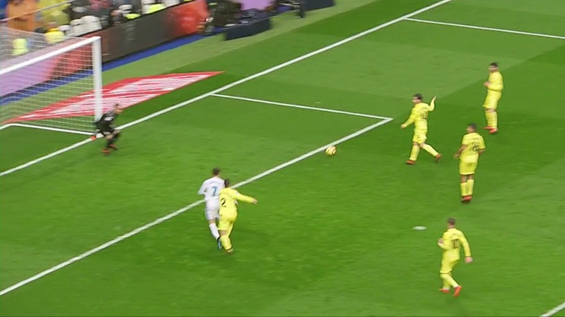 Penalti de Mario Gaspar a Cristiano Ronaldo que no ve Undiano