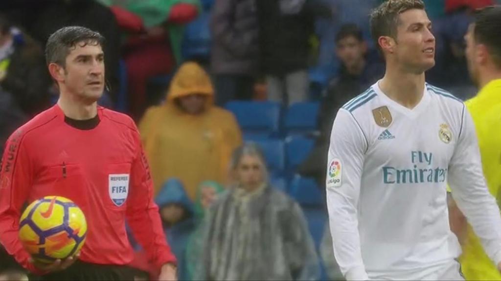 Penalti de Mario Gaspar a Cristiano Ronaldo que no ve Undiano