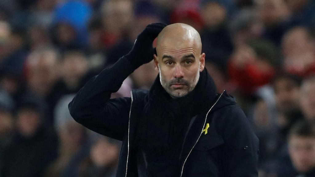 Guardiola, cabizbajo, en el partido ante el Liverpool.