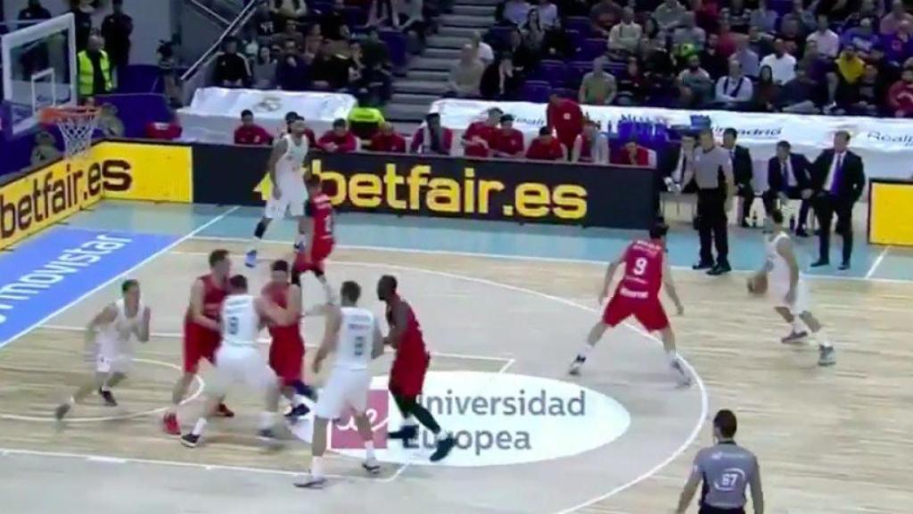 Campazzo 'baila' ante Sekulic