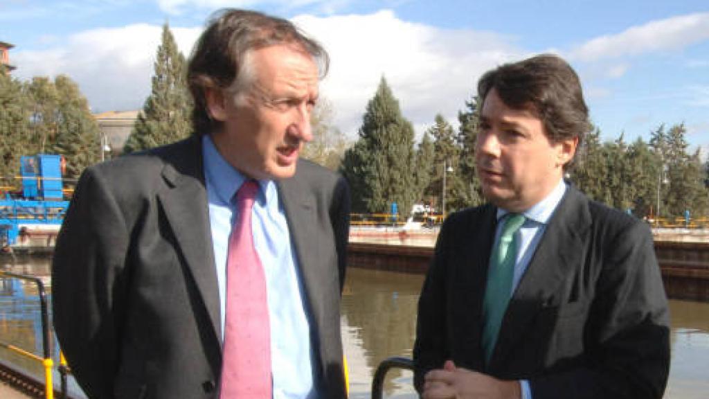 Ildefonso de Miguel e Ignacio González en la etapa que dirigía el Canal de Isabel II.