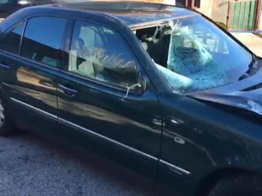 Así quedó el Mercedes de Francisco tras el atropello.