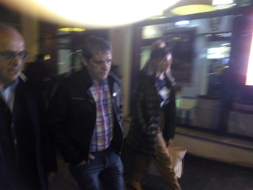 Gustavo y María llegaron juntos al teatro.