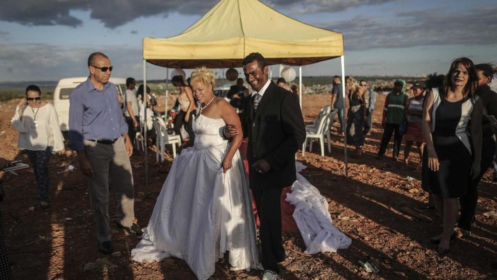 La pareja de catadores de lixo durante la ceremonia.