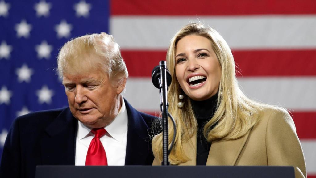 El presidente, con Ivanka Trump en un acto en Pensilvania