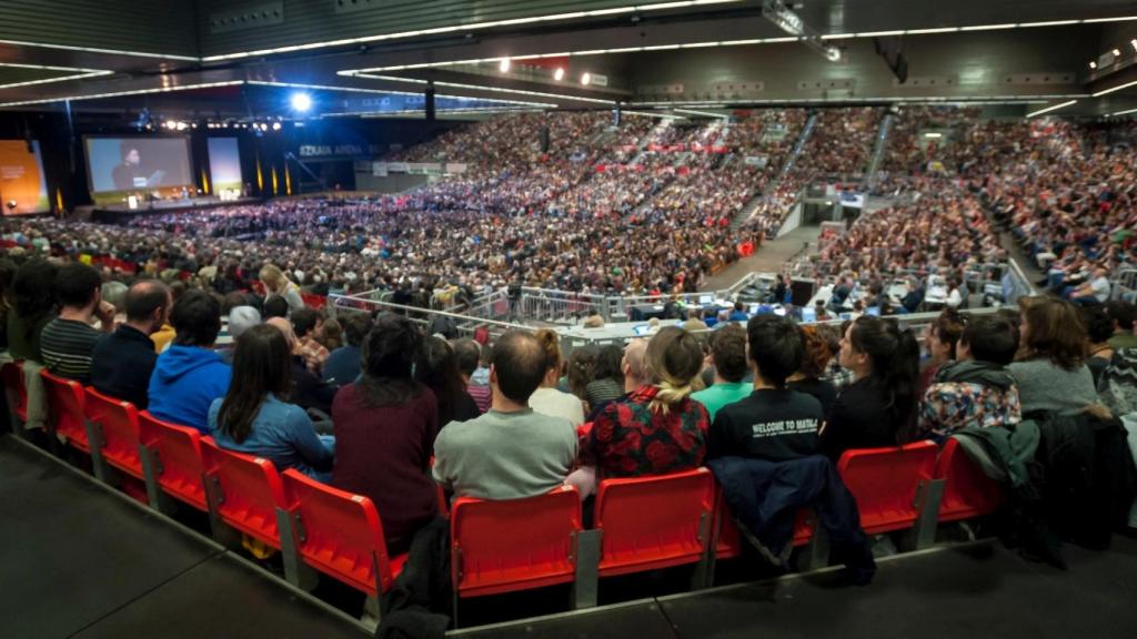 Pabellón deportivo a reventar en la final del campeonato de bertsos del pasado diciembre.
