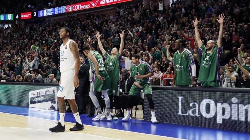 Thompkins en el Martín Carpena ante Unicaja. Foto: acb.com