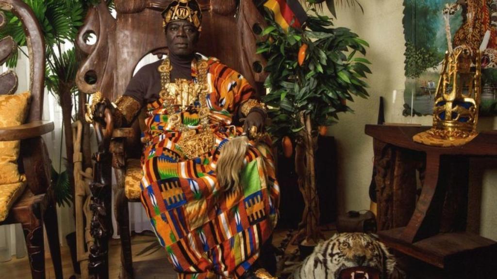 Cephas Bensah, del pueblo Ewe de Ghana, tiene 380.000 súbditos