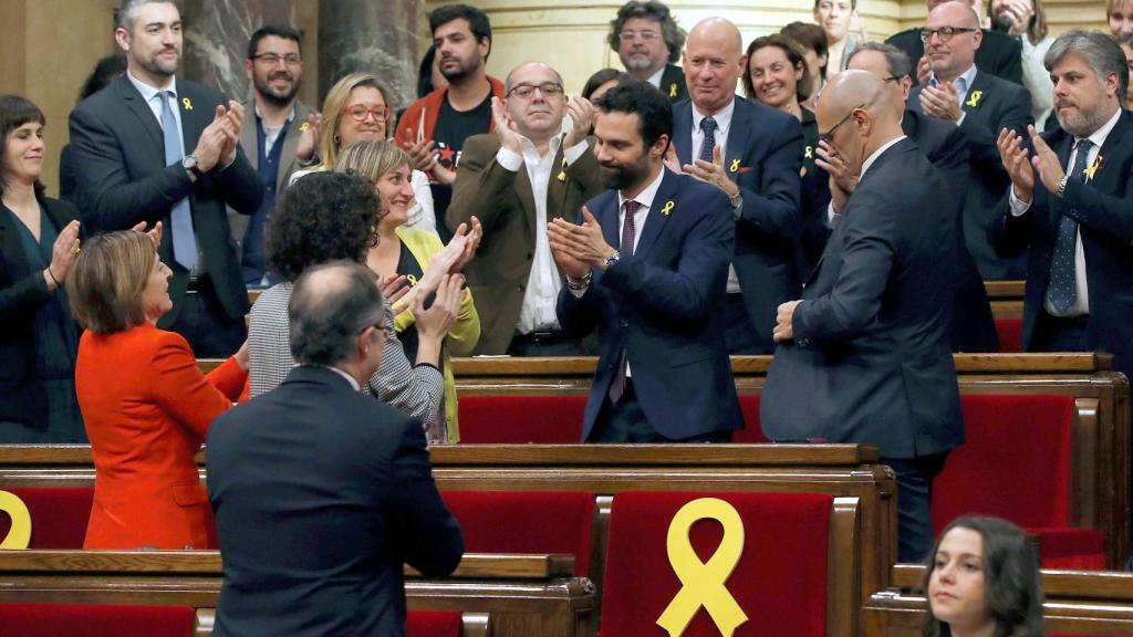 Aplausos en el Parlament al nuevo presidente de la Cámara.