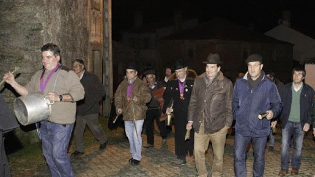 Ronda, cencerrada o 'chocalhada' por las calles de Brunhosinho