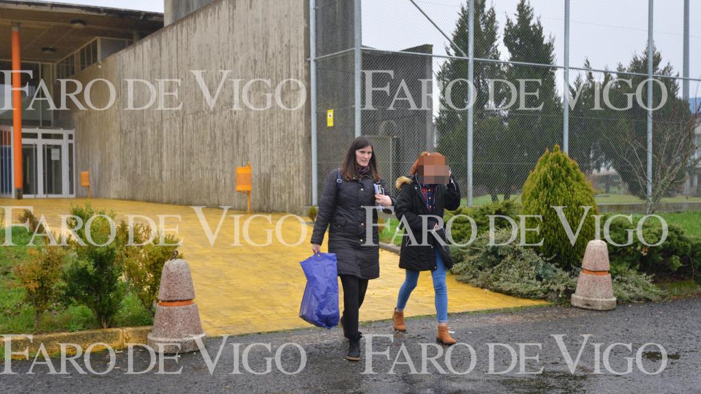 La mujer y la hija de 'El Chicle' en la cárcel de A Lama.