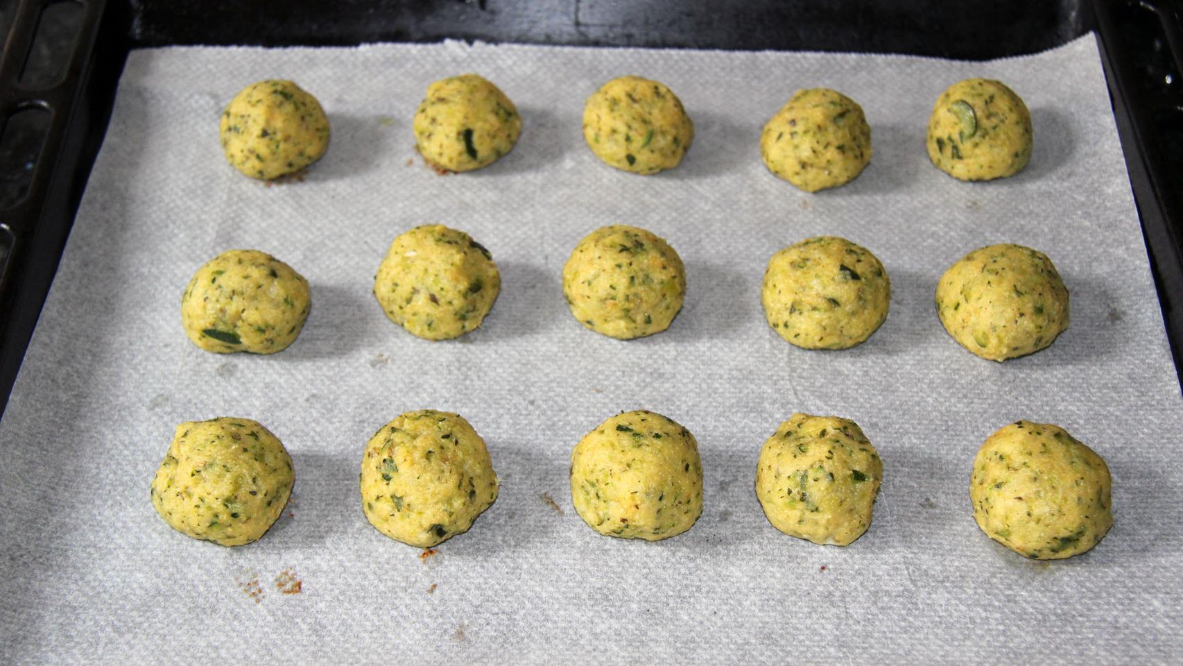 ALBONDIGAS DE CALABACIN EN SALSA DE TOMATE Y ALBAHACA CON TMX 09