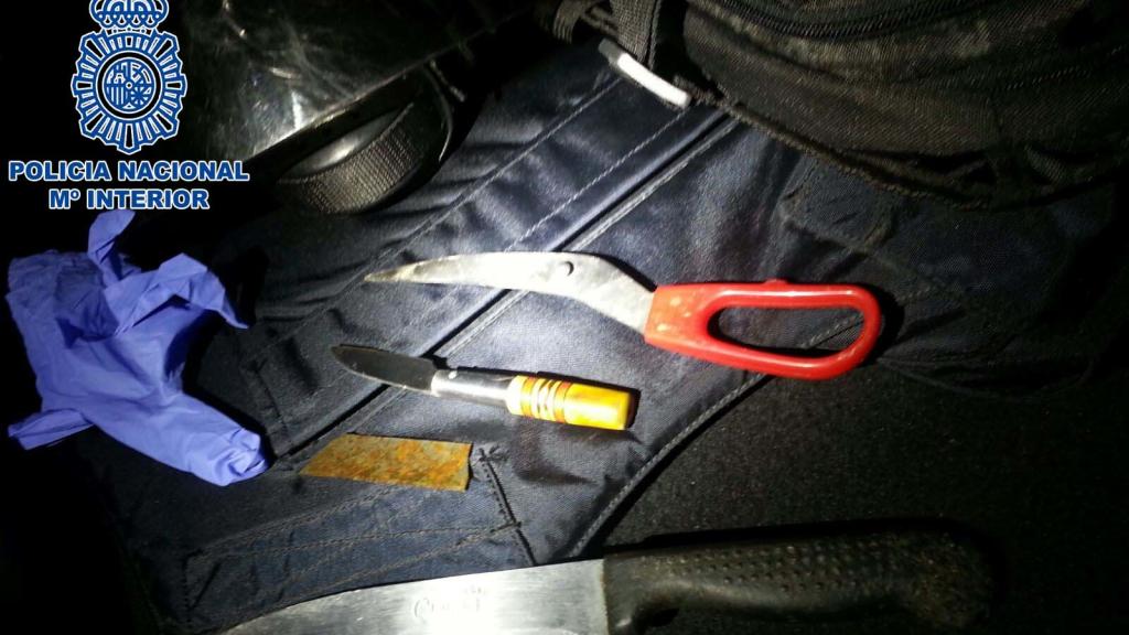 Armas blancas intervenidas a los miembros de las bandas latinas detenidos en Aluche.